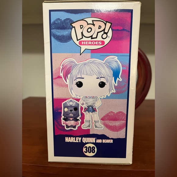 Funko POP! Heroes: Birds of Prey - Harley Quinn with Beaver #308 - Picture 5 of 7